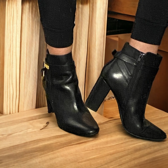 Lauren Ralph Lauren black leather heeled zip up booties. sz 8.5 - Picture 3 of 16